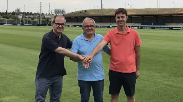 Luis Sabalza con los representantes del Subiza y del Alfaro