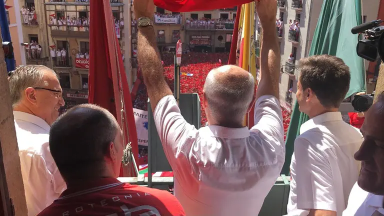 Lanzamiento del Chupinazo de San Fermín (2) MIGUEL OSÉS