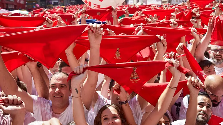 Chupinazo 2019 en la Plaza del Ayuntamiento de Pamplona. IÑIGO ALZUGARAY