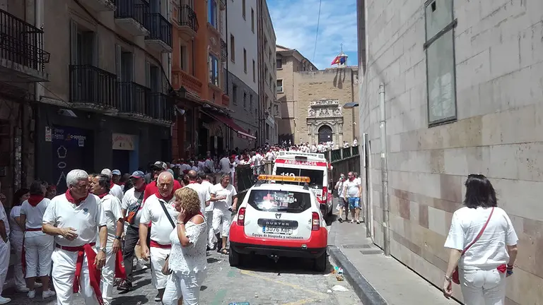 El dispositivo instalado por Cruz Roja Navarra en la Cuesta de Santo Domingo. CEDIDA