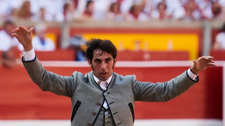 Roberto Armendáriz durante la corrida de rejones de El Capea en la Feria del Toro de los Sanfermines de 2019. PABLO LASAOSA
