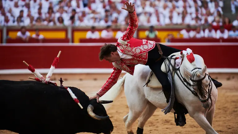 Pablo Hermoso de Mendoza durante la corrida de rejones de El Capea en la Feria del Toro de los Sanfermines de 2019. PABLO LASAOSA