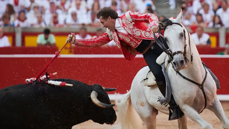 Pablo Hermoso de Mendoza durante la corrida de rejones de El Capea en la Feria del Toro de los Sanfermines de 2019. PABLO LASAOSA