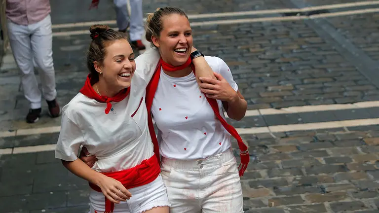 Momentos previos al segundo encierro de los Sanfermines 2019 protagonizado por la ganadería Cebada Gago. AFP / REUTERS