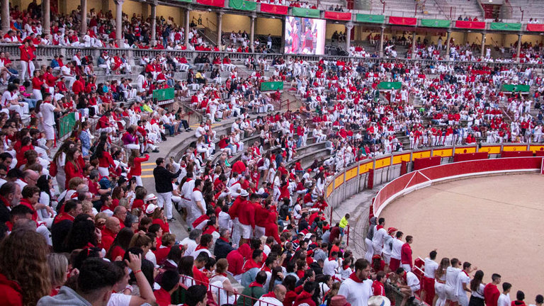 Los cabestros de juguete también arrasan en San Fermín: el puesto que  ilusiona a los niños sobre el encierro