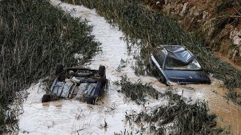 La fuertes lluvias caídas desde primeras horas de la tarde de ayer han causado importantes daños materiales en poblaciones como Tafalla (en la imagen), Olite, Pueyo, Pitillas o Beire. EFE/ Jesús Diges