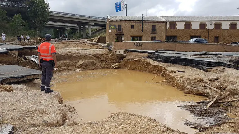 Carretera nacional 121 en el cruce con el restaurante El Maño tras la riada. Policía Foral.