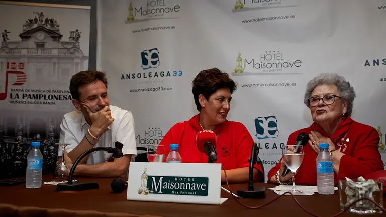 Homenaje del Hotel Maisonave a la banda de música La Pamplonesa con motivo de su centenario. IÑIGO ALZUGARAY
