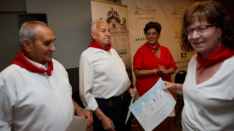 Homenaje del Hotel Maisonave a la banda de música La Pamplonesa con motivo de su centenario. IÑIGO ALZUGARAY