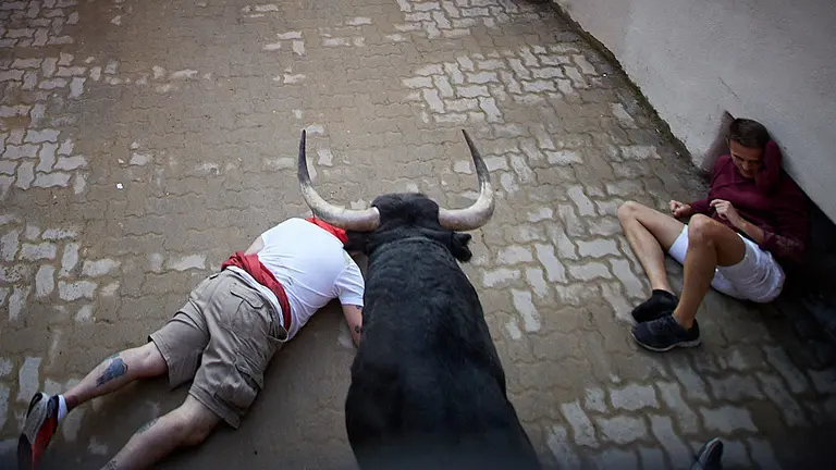 Cuarto encierro de los Sanfermines de 2019 con la ganadería de Jandilla en el tramo de entrada a la Plaza de Toros. IÑIGO ALZUGARAY