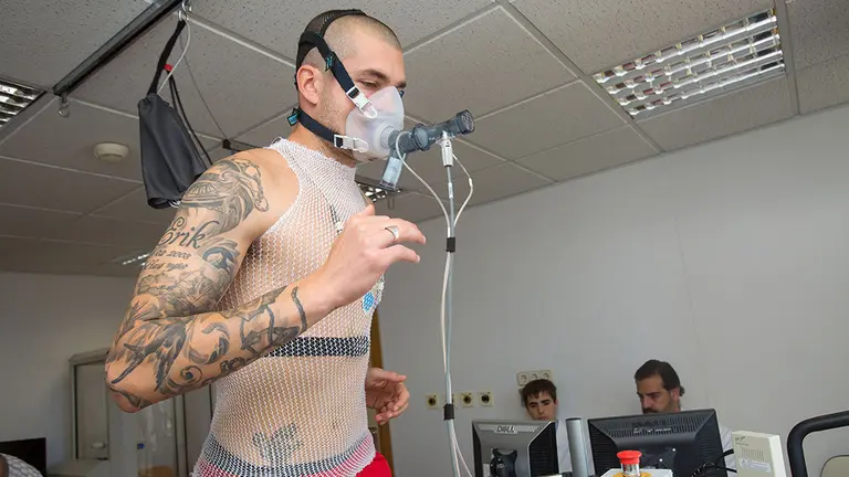 Rubén Martínez en pleno esfuerzo durante las pruebas médicas. CA Osasuna.