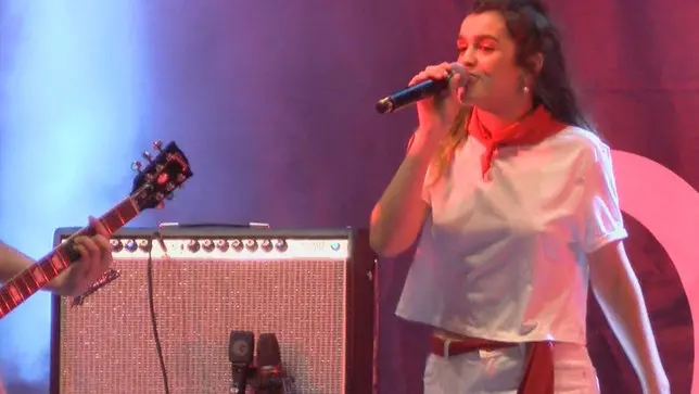 Amaia Romero en el concierto de Carolina Durante en la plaza de los fueros de Pamplona