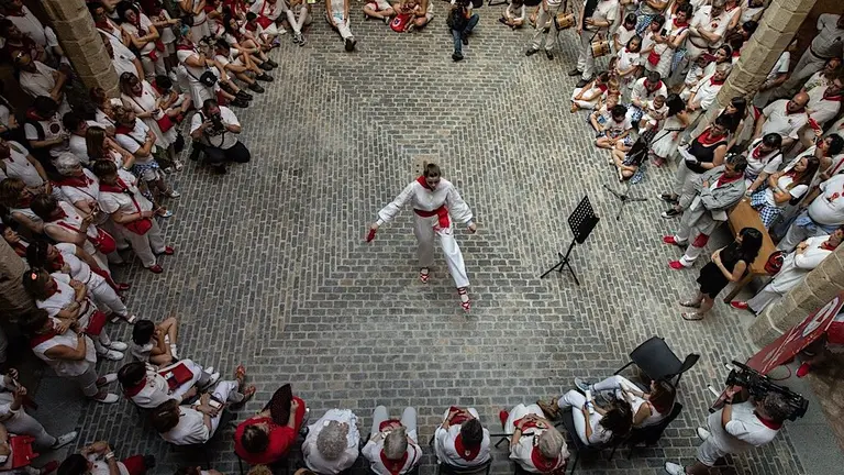 Entrega de premios FESTA-Los del Bronce reconociendo el papel de las mujeres en San Fermín.Maite H. Mateo-2