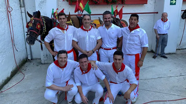 Xabier Zabalza, Roberto Salvatierra, Juan José Berrio, José Manuel Carabia, Juan Pedro Lecuona, Javier Erviti y Javier Insausti, parte de los mulilleros que se llevan todos los toros lidiados en la plaza cada tarde. NAVARRA.COM