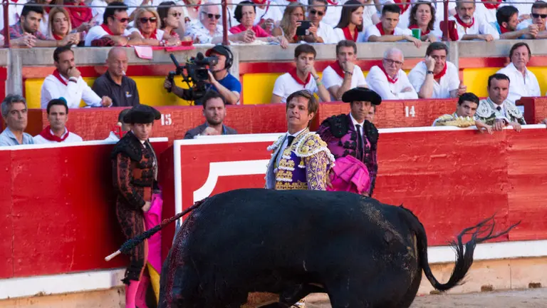 Antonio Ferrera, el Juli y Pablo Aguado lidian con los Victoriano del Rio en la quinta corrida de las fiestas. Alejandro Velasco-52