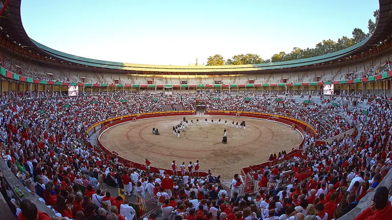 Vista general de la plaza de toros de Pamplona, minutos antes del comienzo del sexto encierro de los Sanfermines 2019, con toros de la ganadería de Núñez del Cuvillo, de Vejer de la Frontera (Cádiz) .- EFE/JP Urdiroz