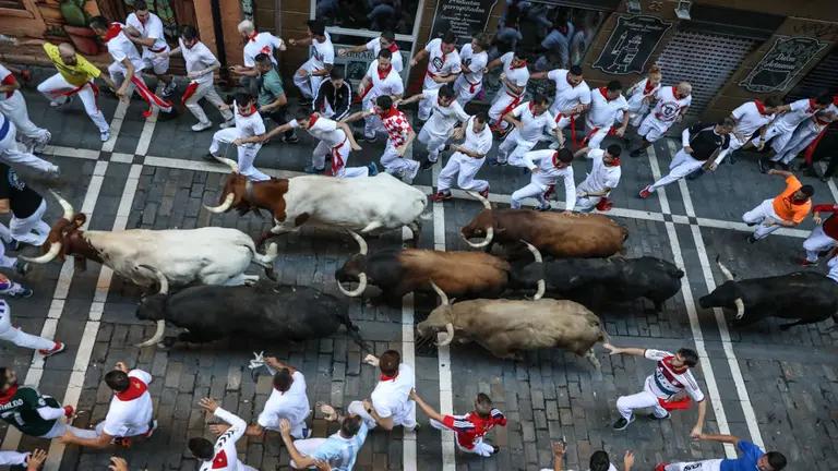 Sexto encierro de San Fermín con toros de la ganadería Nuñez del Cuvillo en el tramo de Estafeta en Pamplona. Maite H. Mateo12