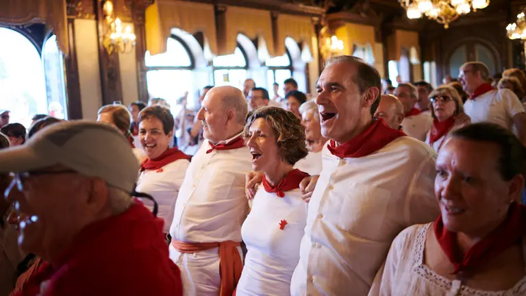 Baile de la Alpargata en el Casino Principal durante San Fermín 2019. PABLO LASAOSA 5