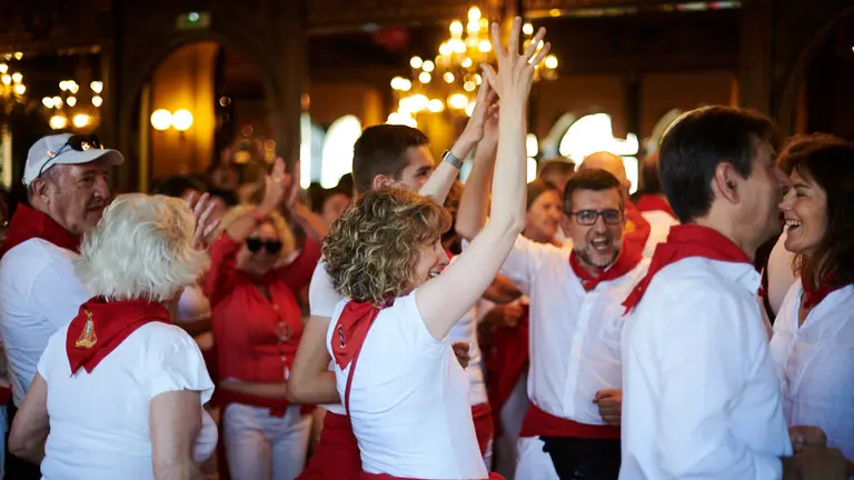 Baile de la Alpargata en el Casino Principal durante San Fermín 2019. PABLO LASAOSA 14