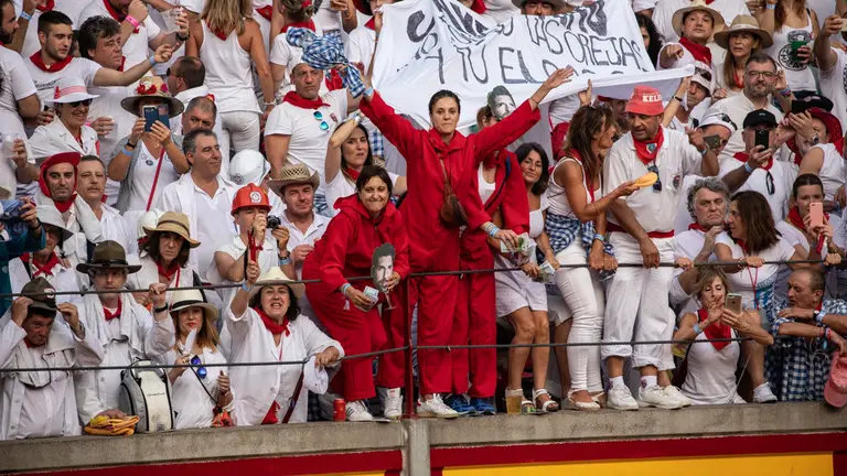 Cayetano Rivera triunfa en la sexta corrida de toros de la Feria de San Fermín en Pamplona. Maite H. Mateo