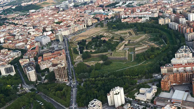 La Policía Nacional Recorre los cielos de Pamplona durante los sanfermines de 2019. MIGUEL OSÉS