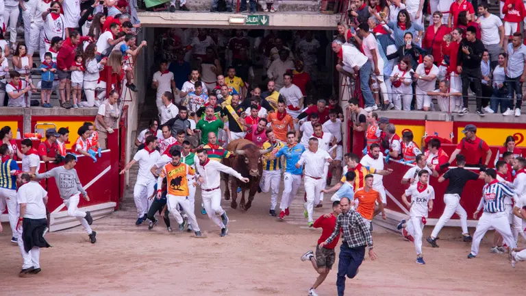 Ultimo encierro de los Sanfermines de 2019 con la ganadería Miura en la plaza de toros. PamplonaNOEMÍ VERA_15