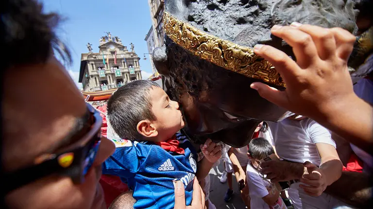 La Comparsa de Gigantes y Cabezudos se despide de los Sanfermines 2019 en la Plaza Consistorial de Pamplona. IÑIGO ALZUGARAY