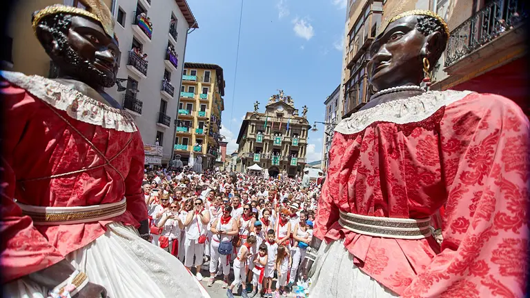 La Comparsa de Gigantes y Cabezudos se despide de los Sanfermines 2019 en la Plaza Consistorial de Pamplona. I&Ntilde;IGO ALZUGARAY
