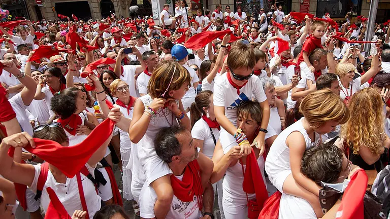 La Comparsa de Gigantes y Cabezudos se despide de los Sanfermines 2019 en la Plaza Consistorial de Pamplona. IÑIGO ALZUGARAY