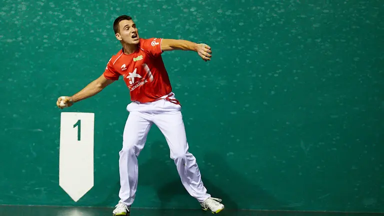 Ezkurdia-Zabaleta han vencido a Bengoetxea-Imaz en la final del Torneo de San Fermín de Parejas 2019 en el frontón Labrit de Pamplona. IÑIGO ALZUGARAY