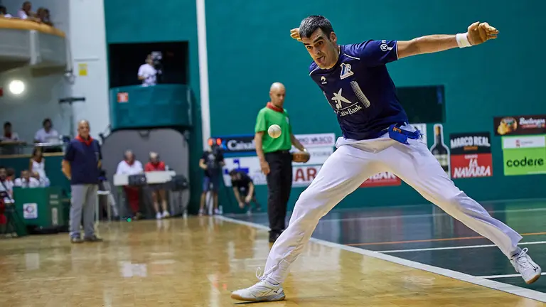 Ezkurdia-Zabaleta han vencido a Bengoetxea-Imaz en la final del Torneo de San Fermín de Parejas 2019 en el frontón Labrit de Pamplona. IÑIGO ALZUGARAY