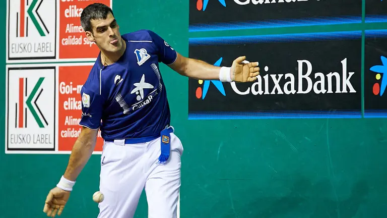 Ezkurdia-Zabaleta han vencido a Bengoetxea-Imaz en la final del Torneo de San Fermín de Parejas 2019 en el frontón Labrit de Pamplona. IÑIGO ALZUGARAY