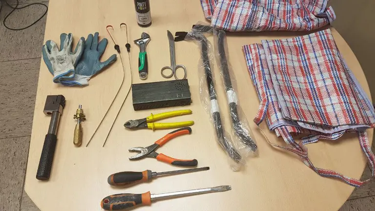 Objetos utilizados por ladrones para entrar en las viviendas. POLICÍA FORAL
