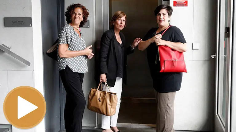 Las miembros de Geroa Bai Itziar Gómez, Uxue Barkos y María Solana, en el Parlamento de Navarra (player) ARCHIVO
