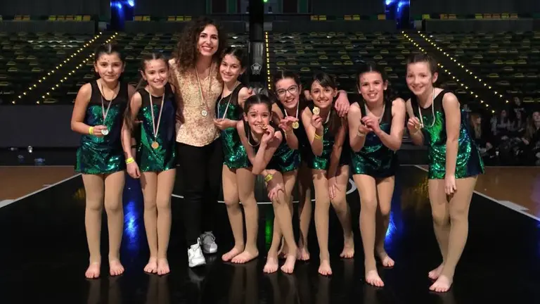 El equipo de la escuela de danza Le Bal de Pamplona que ha quedado segundo en un torneo europeo. LE BAL