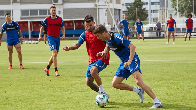 Entrenamiento de pretemporada de Osasuna en las instalaciones de Tajonar. IÑIGO ALZUGARAY