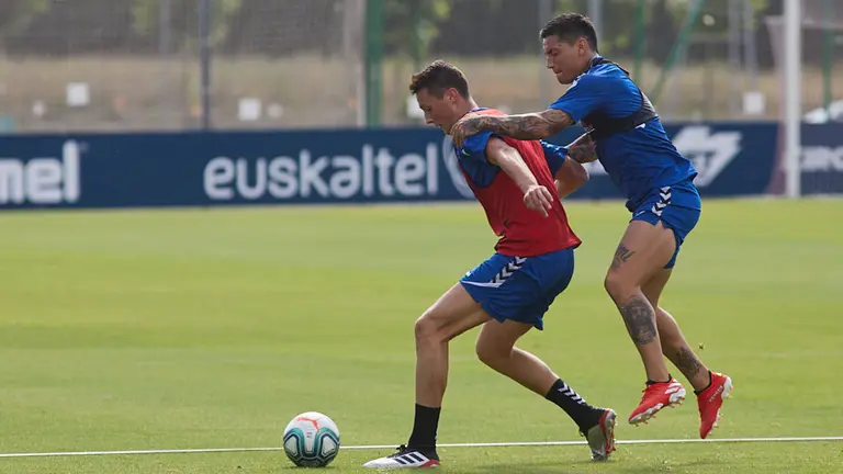 Entrenamiento de pretemporada de Osasuna en las instalaciones de Tajonar. IÑIGO ALZUGARAY