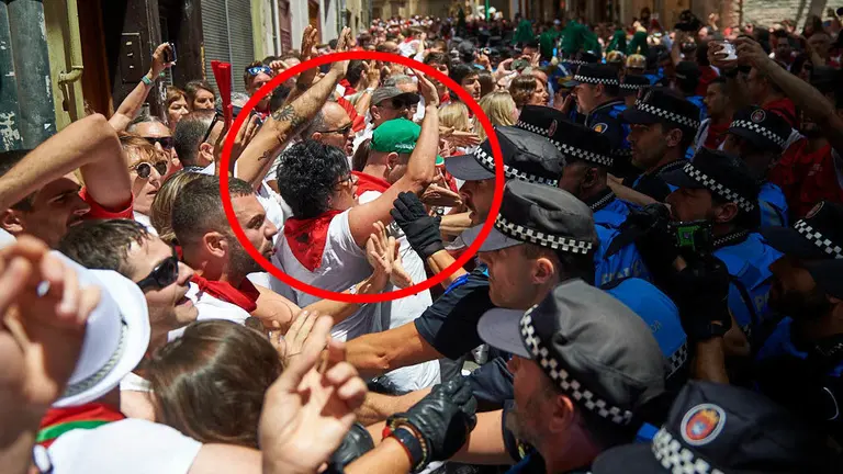 La concejal de Bildu en Burlada, Berta Arzkun, participó en el acoso a UPN en la calle Curia en Sanfermines