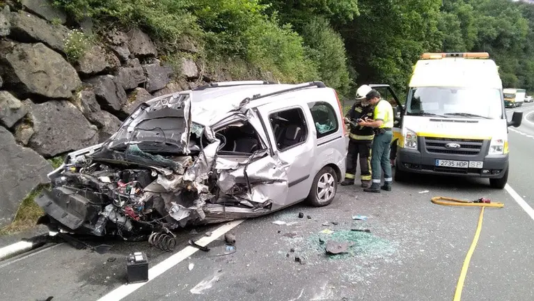 Accidente de tráfico con cuatro herido en la NA 121A BOMBEROS DE NAVARRA