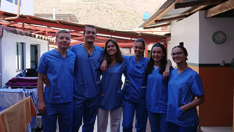 De izquierda a derecha: Carlos Jaume Valcaneras, Víctor López, Inés Zugasti, Raquel García, Paloma Dueñas y Teresa Espina. Falta Leire Alargunsoro. UNAV