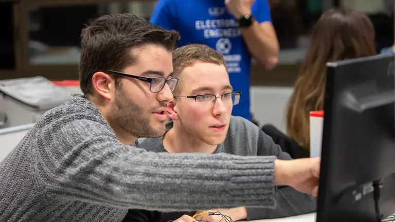 Sesión práctica para estudiantes de ingeniería de la UPNA. UPNA