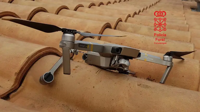 Imagen del dron que se estrelló en un tejado en Olite La Policía Foral busca al piloto que lo dirigía POLICÍA FORAL