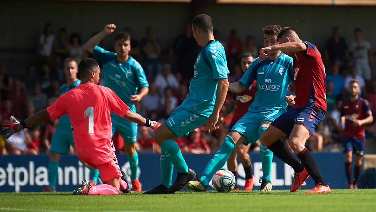 Osasuna se enfrenta a Osasuna Promesas en un partido amistoso de pre temporada. PABLO LASAOSA 16