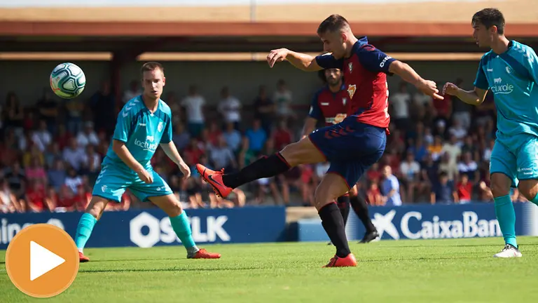 Osasuna se enfrenta a Osasuna Promesas en un partido amistoso de pre temporada (player). PABLO LASAOSA 7