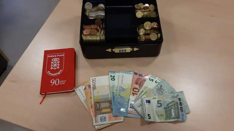 Billetes y monedas de euro POLICÍA FORAL