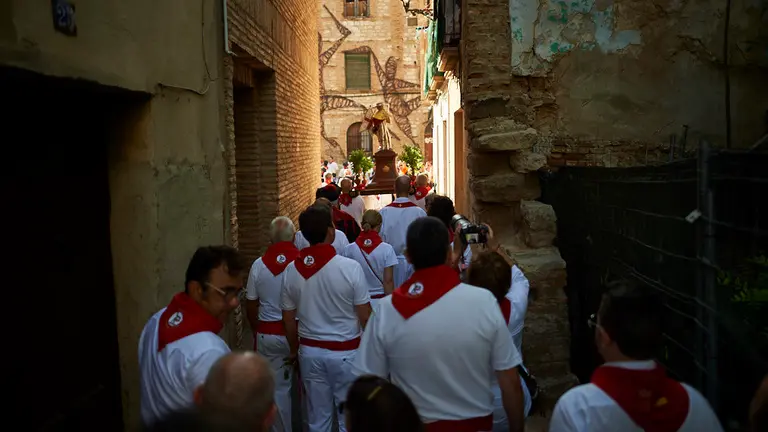 Procesión de Santiago por las calles de Tudela durante las fiestas de Santa Ana 2019. MIGUEL OSÉS