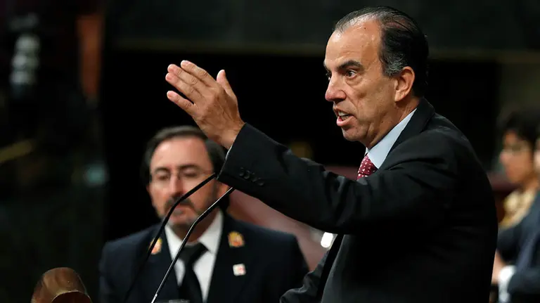 GR4156. MADRID, 25/07/2019.- El portavoz de Navarra Suma, Carlos García Adanero, durante su intervención en la tercera jornada del debate de investidura en el Congreso donde el presidente del Gobierno en funciones y candidato socialista, Pedro Sánchez, afronta la segunda y definitiva votación. EFE/Emilio Naranjo