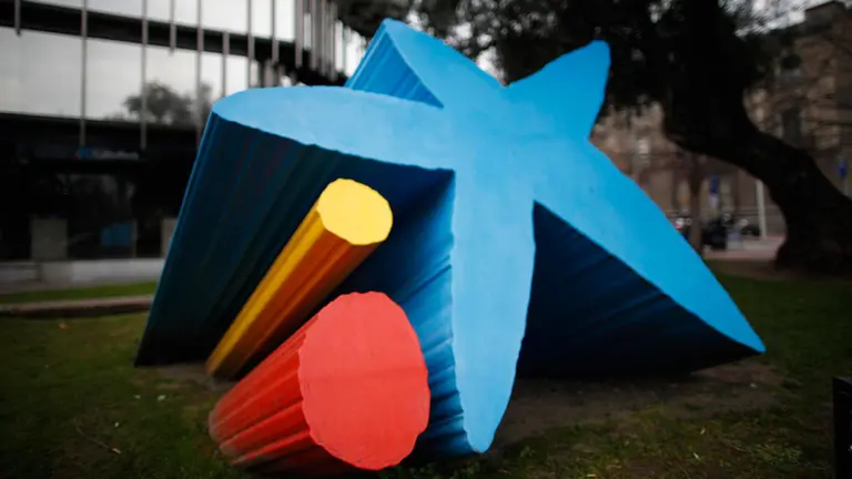 Logotipo de LaCaixa en la parte exterior de su sede. EUROPA PRESS