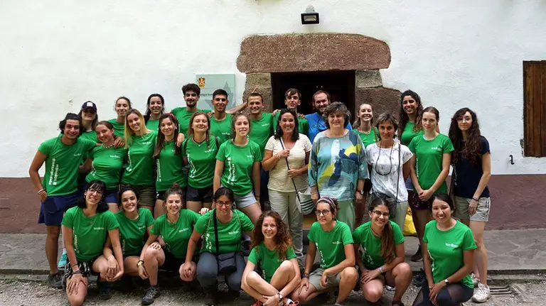 Voluntarios participantes en un campo de trabajo del Señorío de Bertiz GOBIERNO DE NAVARRA