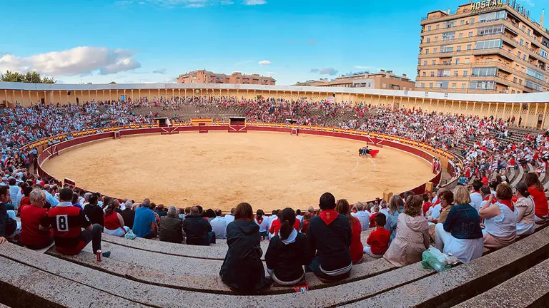 Vista de la plaza de toros de Tudela durante una de las corridas de toros de la feria de Santa Ana de 2019